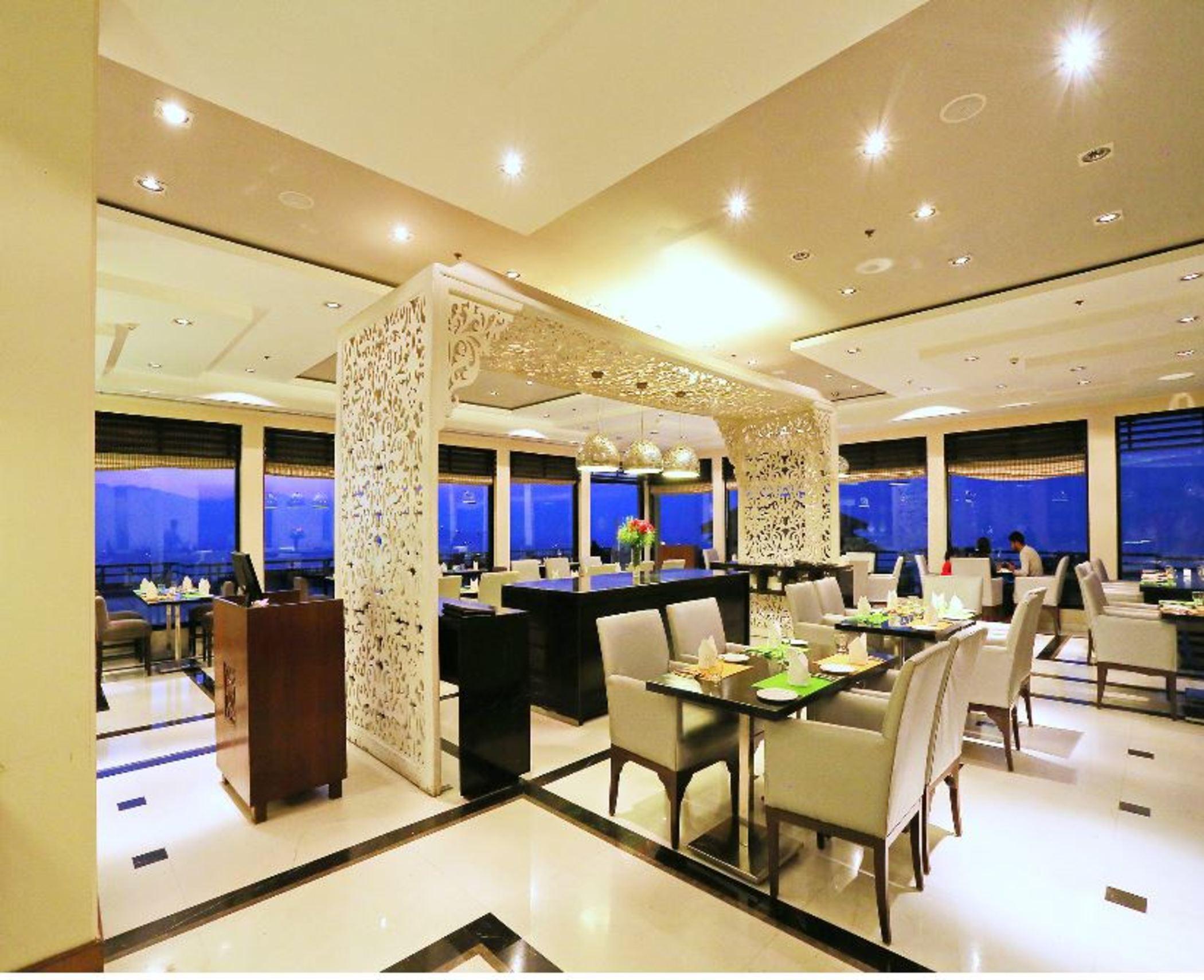 Taj Dal View Srinagar Hotel Exterior photo